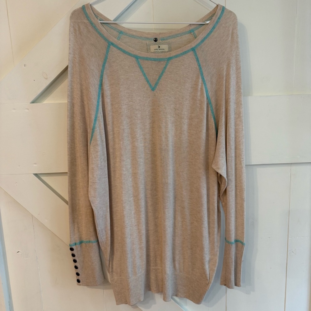 Ruby‎ Moon Beige Sweater with Aqua Blue Accents Back Button Details Large Casual